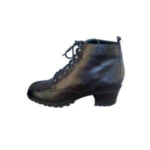 VTG. Victorian Granny 90’s  Nine West Leather Black Lace -up ankle boots. 8.5